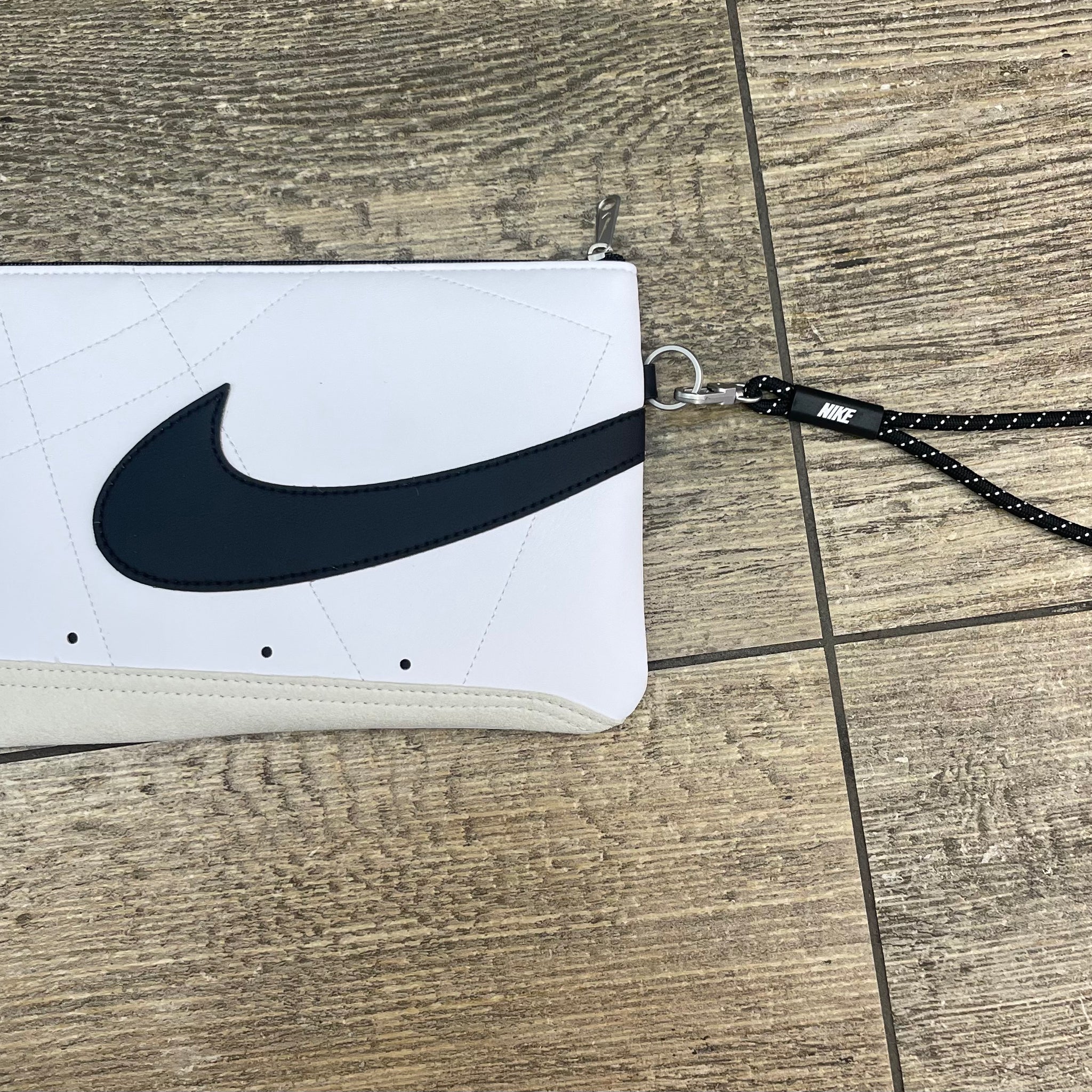 NIKE BLAZER WRISTLET